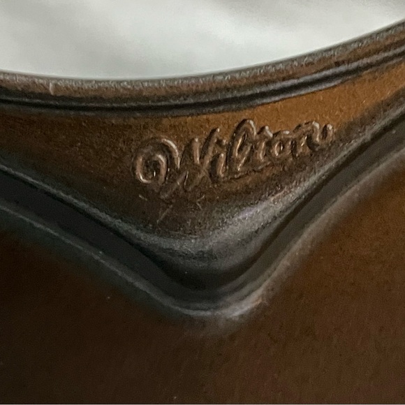 Wilton snowman cookie cake pan and pup Christmas’s towel! Both new - Picture 5 of 5